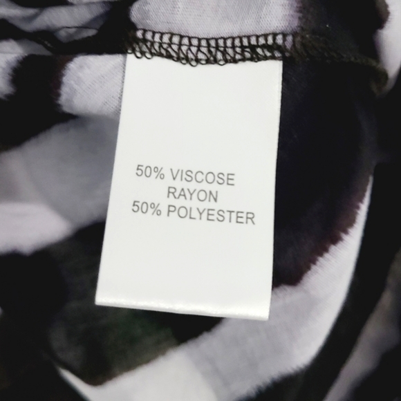 Lauren Vidal Cropped L/S Top - Picture 7 of 7